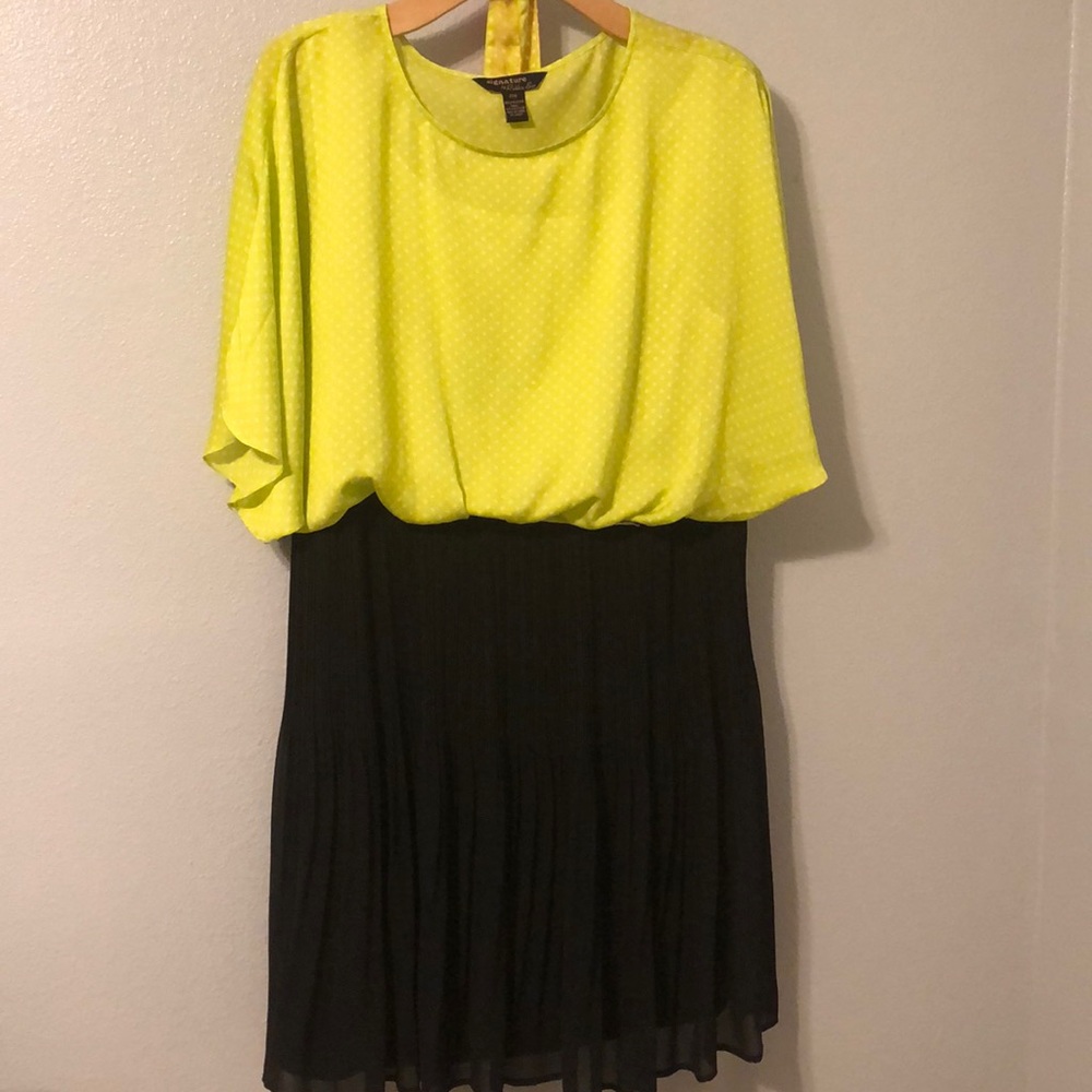 Batwing dress with adorable details